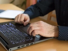 Stracił ponad 250 tys. zł przez „deep fake”. 59-latek z Olsztyna ofiarą kryptooszustwa