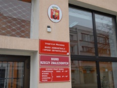 Spadochron, toga i tysiące telefonów. Co Warszawiacy zostawiają w mieście?