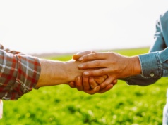 Relikt PRL czy rynkowa konieczność? Dr Korzeniowski o przyszłości organizowania się rolników