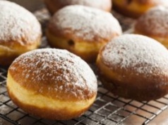 Pączki za 5 groszy w Biedronce. Sieć wprowadza surowe limity na zakupy