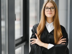 Studia prawnicze w erze cyfrowej transformacji – czy nadal mają sens?