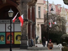 W Legnicy wywieszono flagi z okazji Narodowego Dnia Pamięci Żołnierzy Armii Krajowej