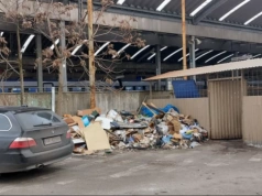 Góra śmieci przy dworcu zniknęła dopiero po kontroli sanepidu. Miasto musi się jeszcze zająć szczurami