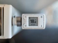 Idzie kolejna fala mrozów. Te głowice termostatyczne pomogą wam zaoszczędzić na ogrzewaniu