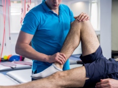 11 485 zł dla fizjoterapeuty od lipca? Rząd rozważa zmiany, związkowcy gotowi na protest