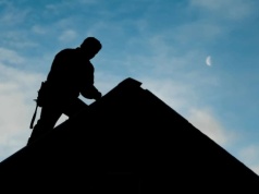 Montaż pokrycia Gerard Corona: detale wykonania, które decydują o trwałości dachu