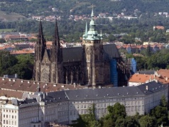 Największy kompleks zamkowy na świecie. Wewnątrz zmieściła się katedra