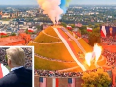 Trump na Kopcu Kościuszki, tłum wiwatuje. Dzieło AI na profilu ambasadora USA