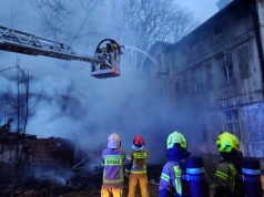 Z ostatniej chwili: Słup dymu w Starym Bielsku. Płonie budynek | FOTO