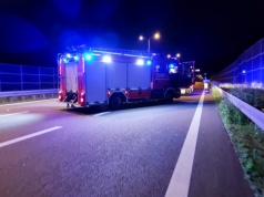 Piątek na S17 nie może być spokojny. Ciężarówka wpadła do rowu, zderzyły się też auta