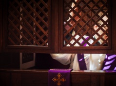 „Konfesjonał na świeżym powietrzu”. Francuski ksiądz spowiada na wyciągu narciarskim