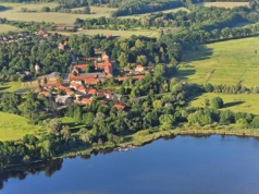 Miejsce tak piękne, że królowa uciekła do niego z domu. Tuż przy lotnisku kryje się rajski odpoczynek