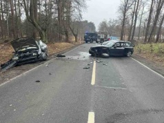 Zielona Góra. Trzy auta rozbite w Przylepie. Kierowca BMW używał telefonu, stanie przed sądem