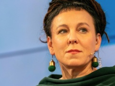 Gra Olgi Tokarczuk "za 17 mln zł" pod ostrzałem PiS. Chyba się trochę zagalopowali