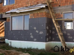 Ocieplili dom grafitowym styropianem. Problemy zaczęły się w słońcu