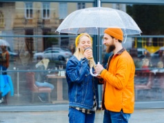 Zakochanie to "biochemiczny haj". Miłość w pracy nie musi oznaczać kłopotów