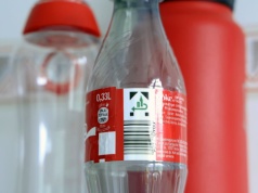 To najlepszy sposób na przechowywanie butelek kaucyjnych w domu. Proste rozwiązanie do kuchni