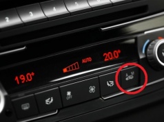 Wielu kierowców ignoruje ten przycisk. Zimą przydaje się szczególnie