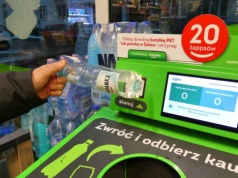 Zwrócił 735 butelek. Otrzymał voucher na taką kwotę, to dotychczasowy rekord w Polsce