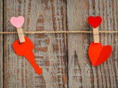 Miłość w czasach cyberpułapek. Policja ostrzega przed walentynkowymi oszustwami