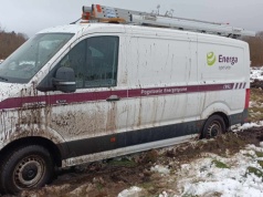 Po dużej awarii sieci na Pomorzu 3,5 tysiąca odbiorców nadal nie ma prądu. Trwa usuwanie usterek