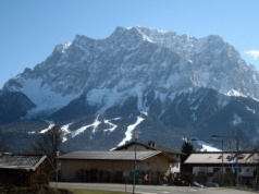 Zugspitze – najwyższa góra Niemiec. Na szczyt można wjechać kolejką