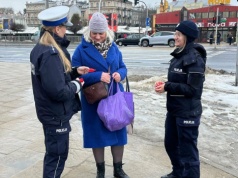 „Serce dla bezpieczeństwa”. Walentynkowa akcja lubelskiej policji na rzecz poprawy widoczności pieszych