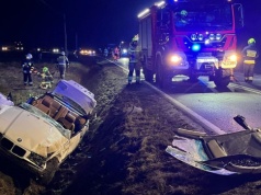 Pięcioro młodych ludzi trafiło do szpitala. Na miejscu lądował śmigłowiec LPR