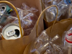 Rząd chce wyłączenia tych opakowań z systemu kaucyjnego. "Problemy sanitarne"