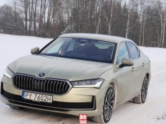 Jeździłem Skodą Superb 1.5 TSI z hybrydą z wtyczką. Prawie, jak elektryk, ale bez "range anxiety"