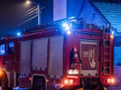 Samochód wjechał w dom na Śląsku. 13 osób ewakuowanych