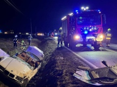 29-latek nie zapanował nad pojazdem. Młodzi ludzie trafili do szpitali