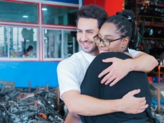 Rada na 14 lutego: "Umów się z mechanikiem". Kwiaty już nie wystarczą