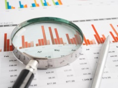 Polska wiceliderem wzrostu gospodarczego w UE, inflacja najniższa od prawie dwóch lat, a złoty wyścig trwa