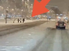 Policjant z Helsinek zawstydza WORD z Radomia. Tak się ustępuje pieszym