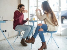 Amerykanin uczący angielskiego do studentki: „Nie stać cię na moje lekcje”