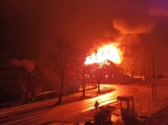 Pożar dachu w budynku mieszkalnym