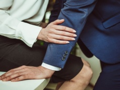 Czy romans w pracy grozi zwolnieniem? Wielu pracowników nie zdaje sobie sprawy z konsekwencji