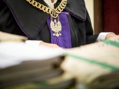 Piekło ośmiolatka w rodzinie zastępczej ze Zgierza. Są zarzuty dla trzech osób