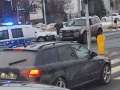 Zderzenie dwóch Toyot na lubelskim Kośminku. Na miejscu policjanci
