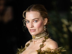 Ten kontrowersyjny trend pamięta czasy królowej Wiktorii. Za sprawą "Wichrowych wgórz" i Margot Robbie powrócił w wielkim stylu