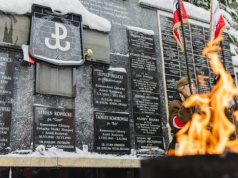 Na Cmentarzu Łostowickim zapłonęło światło pamięci dla żołnierzy AK. „Nie zapominajcie”