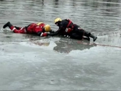 Tragedia na jeziorze. Pod wędkarzem załamał się lód. Mężczyzna nie żyje