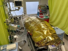 W Częstochowie przez pięć dni trzymali kobietę w złotej paczce. "Możemy mówić o darowanym życiu"