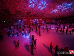 Walentynkowa dyskoteka na świdnickim lodowisku przyciągnęła tłumy