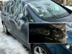 Za niepowodzenia w małżeństwie wyładował złość na samochodzie. Jednak nie swoim