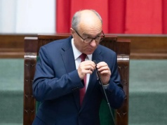 Czarzasty nie wypełnił ankiety bezpieczeństwa, komentarze nie milkną. „Bije z niego buta i arogancja”