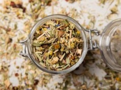 Wypij rano zamiast kawy albo zwykłej herbaty. Delikatnie pobudza, nie pogarsza samopoczucia