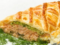 Wykwintny, a prosty w wykonaniu - łosoś w cieście francuskim z brokułowym farszem, od Karoliny Stolarskiej-Bigos
