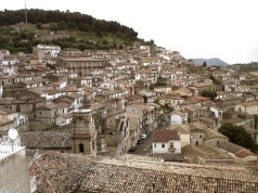 Miasto wspomnień i relaksu, czyli włoskie Ateny. Przyciąga turystów i zachwyca tajemniczym pięknem